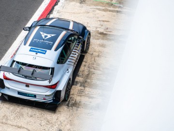 Cupra wygrała pierwsze zawody aut elektrycznych PURE ETCR